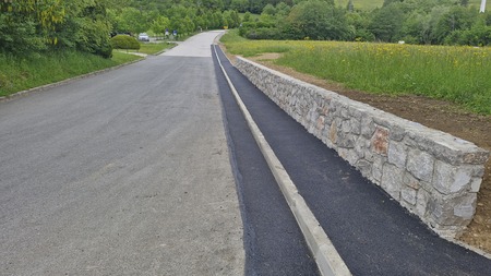 Pločnik pri vežici